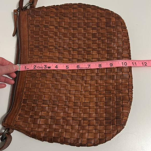 Brown Woven Leather Hobo Crossbody Bag 🌼 - Picture 11 of 11